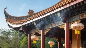 Gambar tempat ibadah Konghucu dengan arsitektur tradisional Tionghoa lengkap dengan ornamen dan simbol spiritual